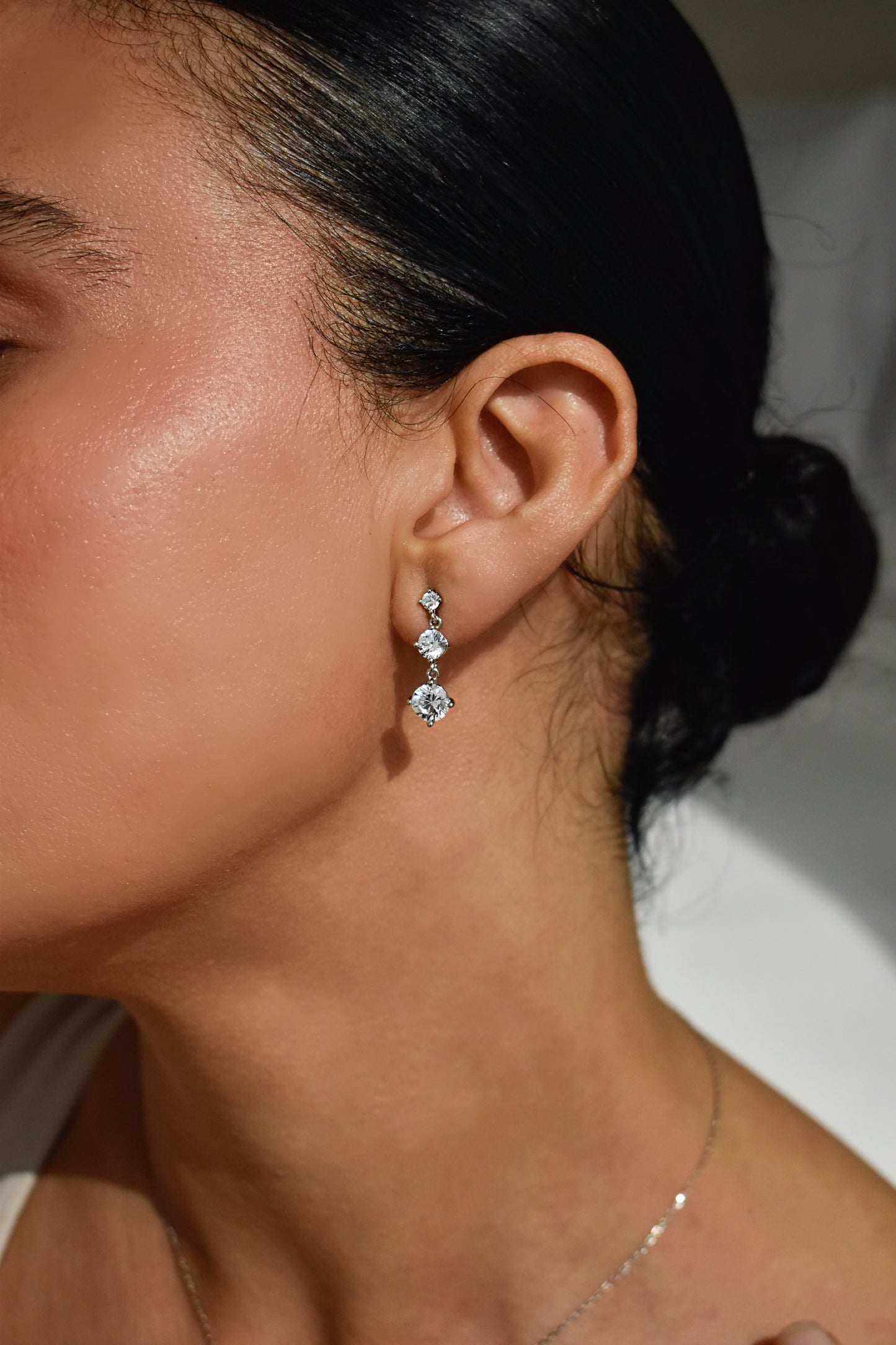 Round Cut Graduated Stone Drop Earrings