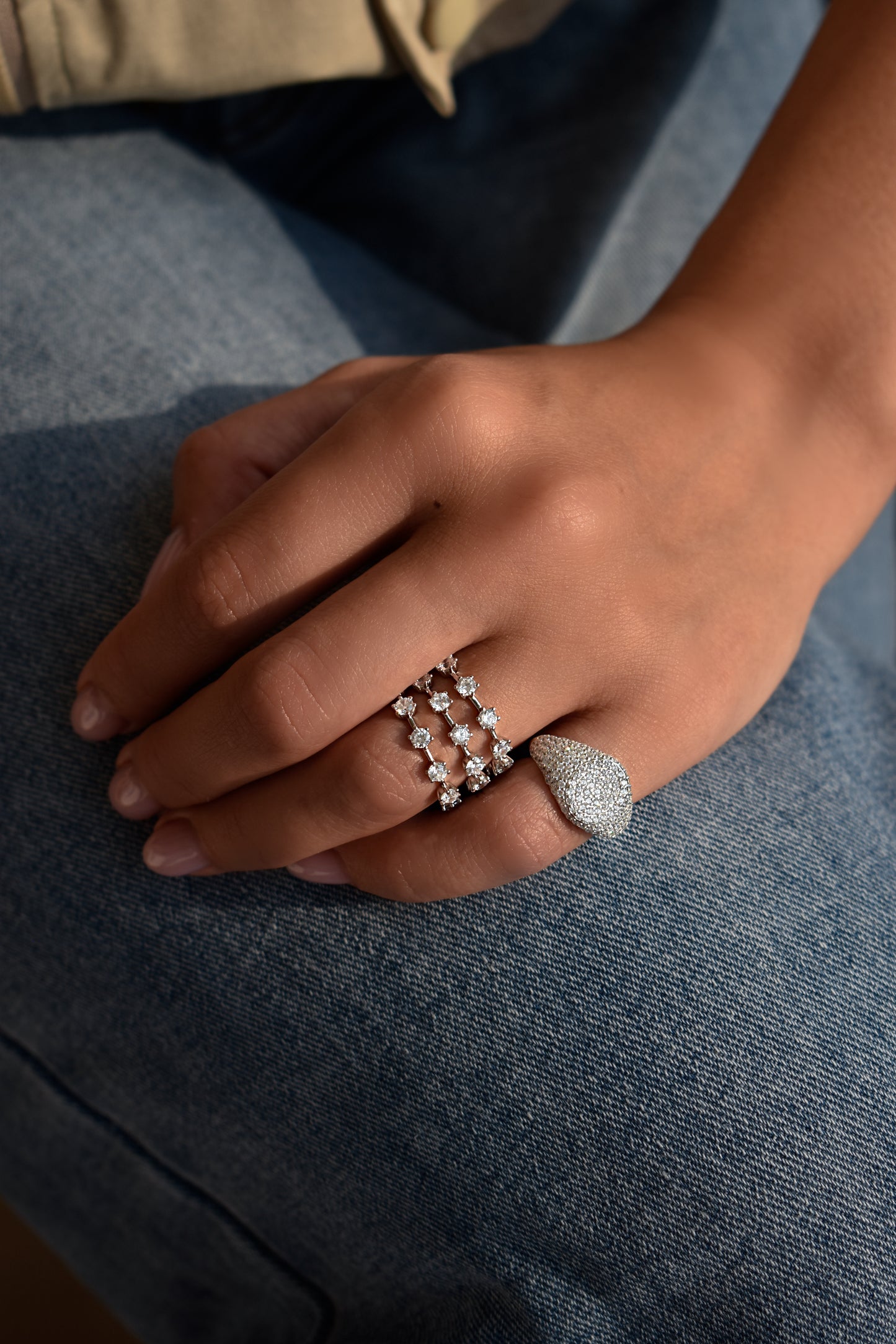 Two Pieces Round Cut Bar Stacked Bands