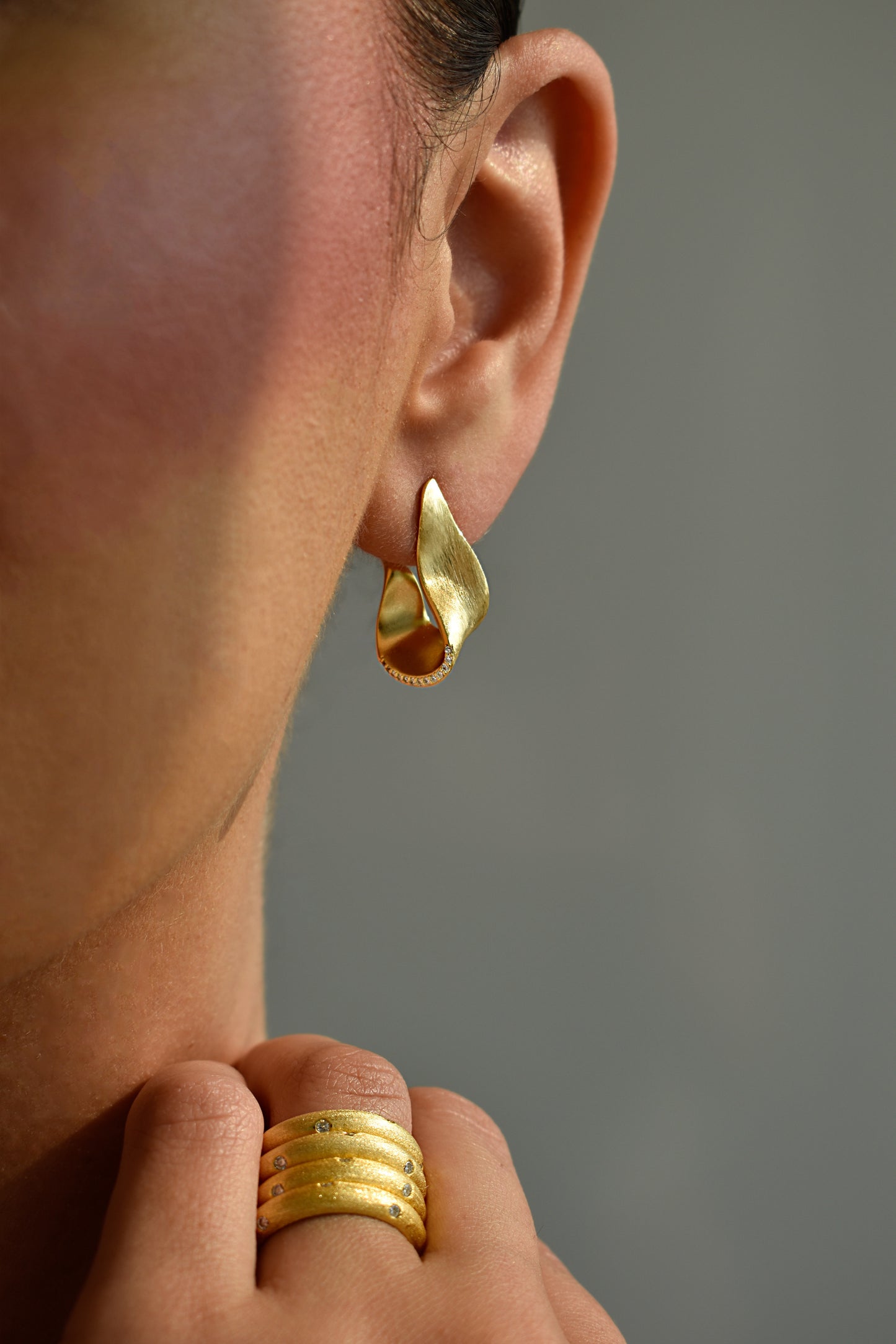 Curved Wave Gold Stud Earrings