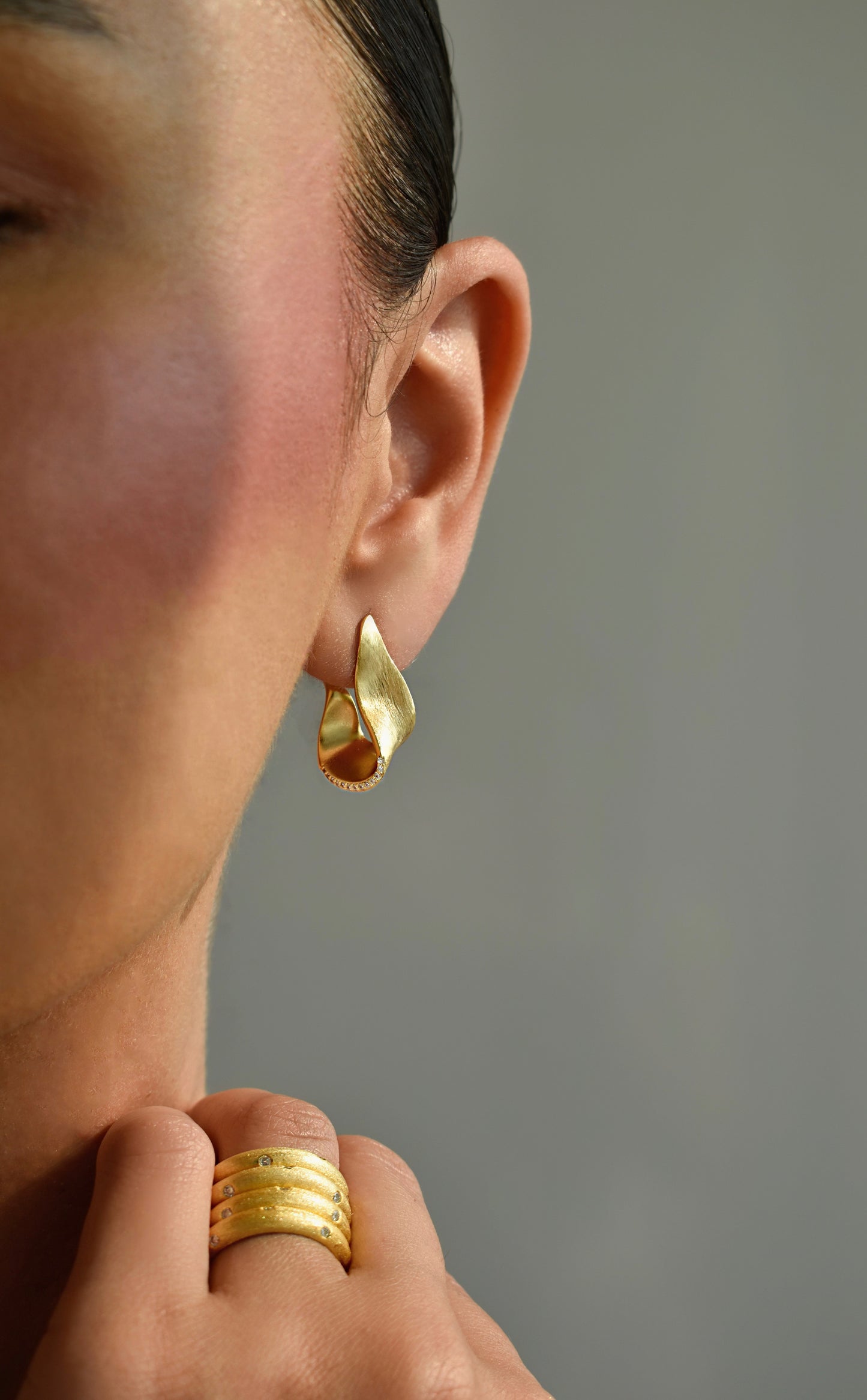 Curved Wave Gold Stud Earrings