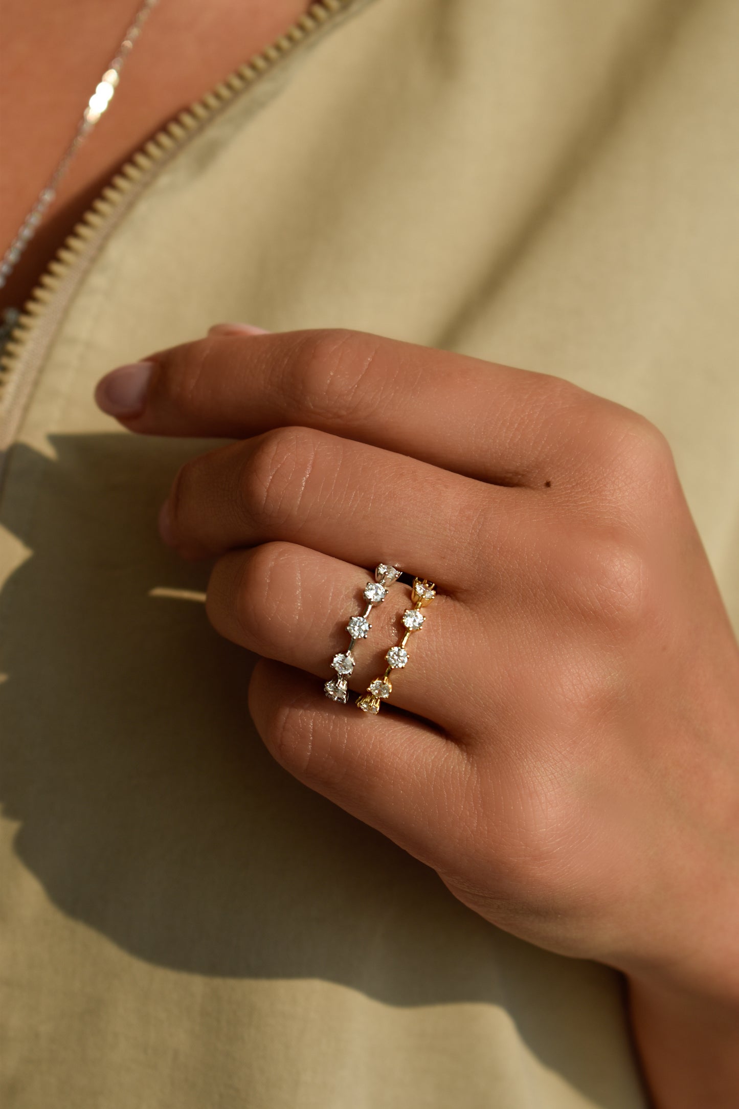 Two Pieces Round Cut Bar Stacked Bands