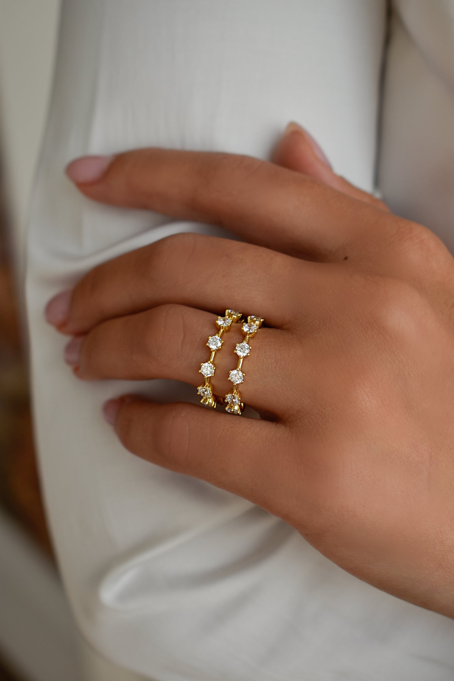 Two Pieces Round Cut Bar Stacked Bands